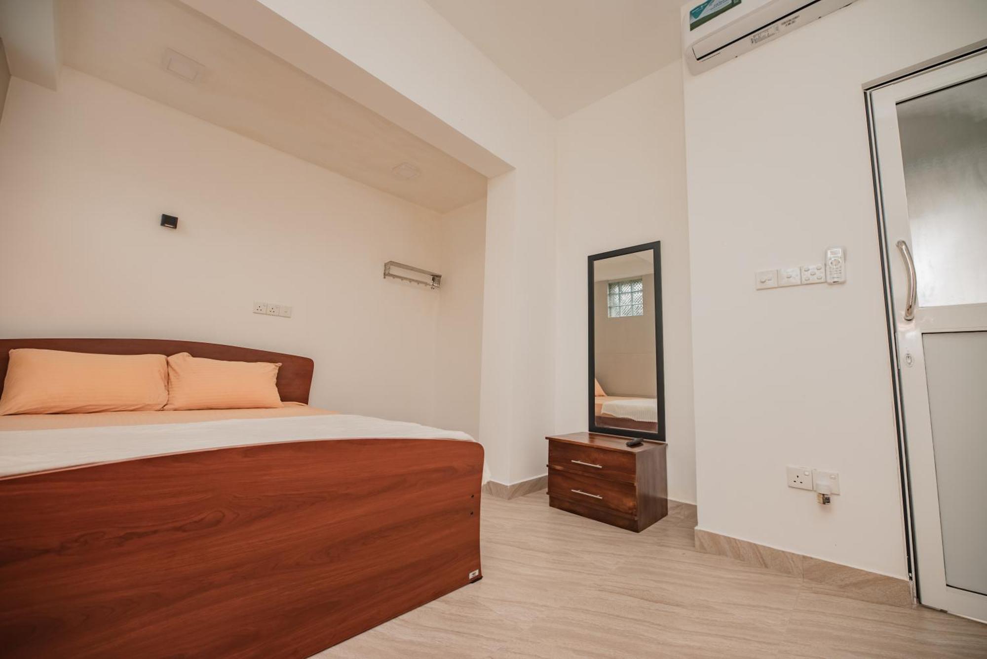Nnr Wattala Hotel Eksteriør billede