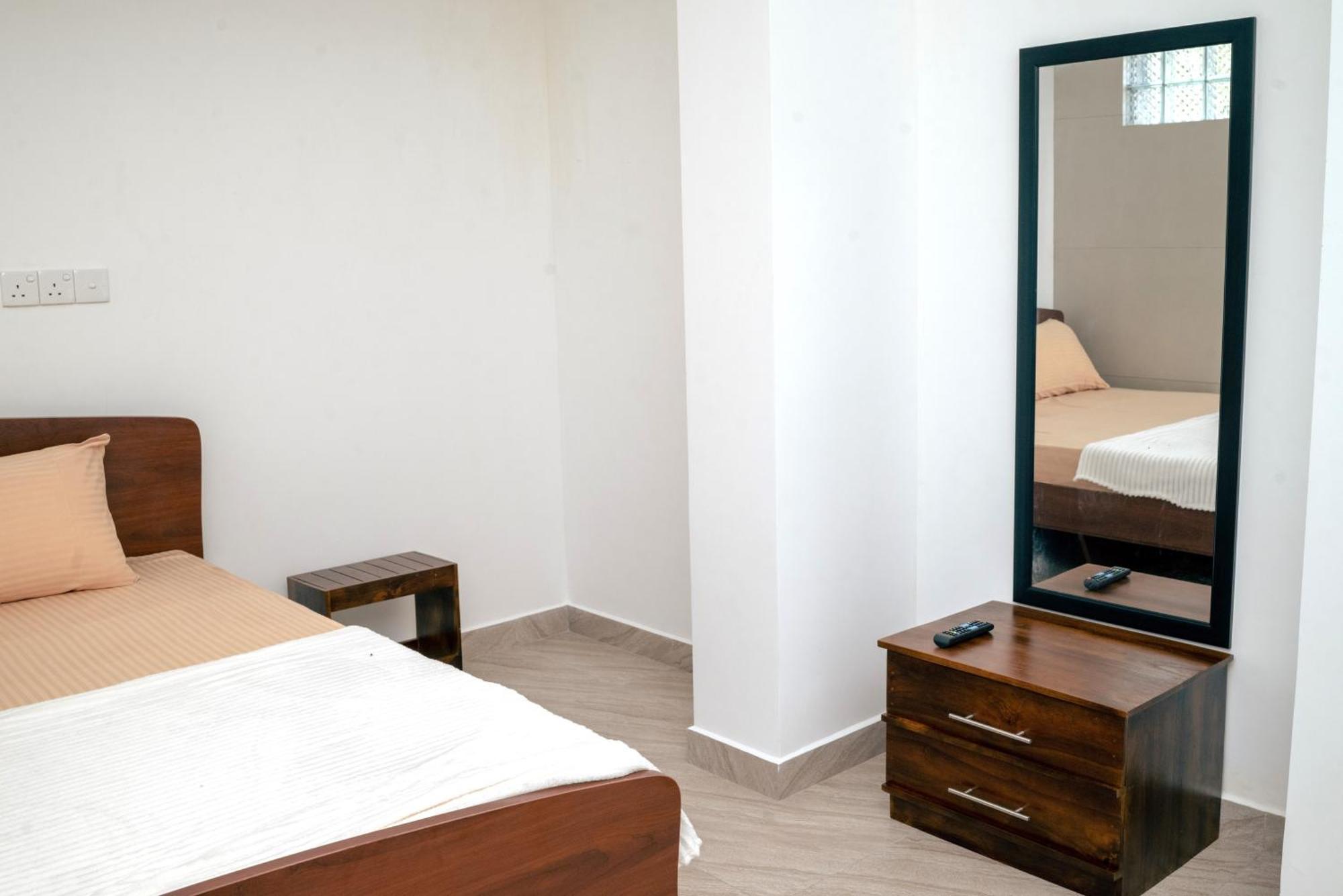 Nnr Wattala Hotel Eksteriør billede